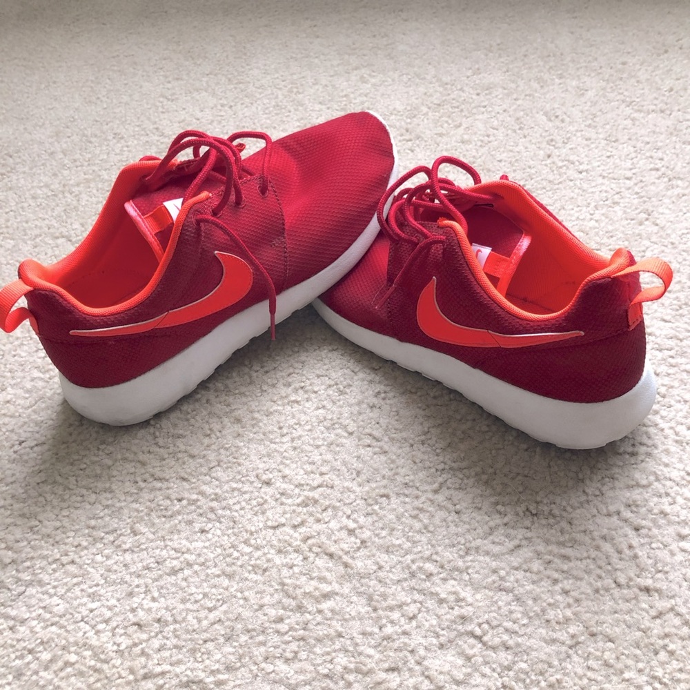 RED NIKE ROSHE ONES